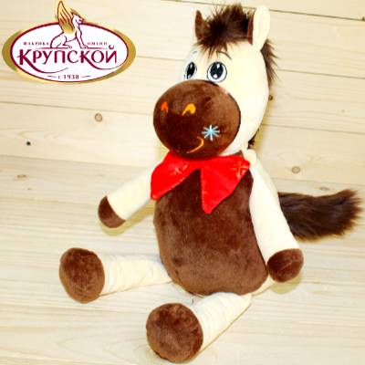 Сладкий новогодний подарок от фабрики имени Крупской в мягкой игрушке
